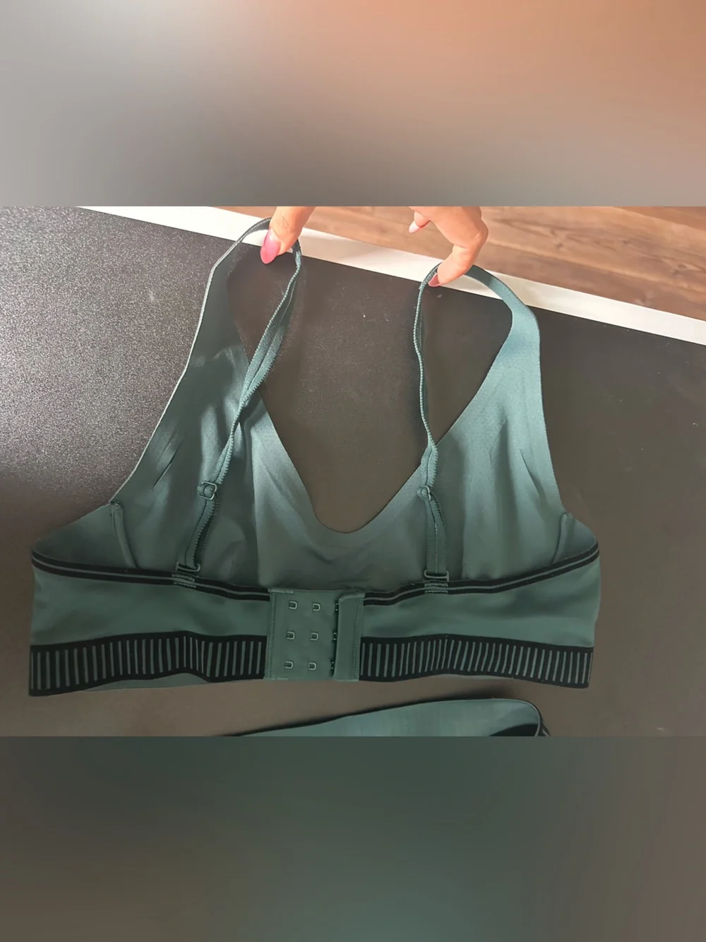 Alo Yoga Set: Line Up 7/8 Legging & Line Up Bra in Winter Ivy - Med